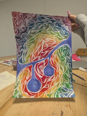 Abstrakt färgglad målning på tjockt papper - Unik handgjord teckning med abstrakt mönster i regnbågens färger. Motivet har virvlande former i rött, orange, gult, grönt, blått och lila, med två blå droppformade figurer i centrum. Skapad på vitt papper med vattenfärg, Perfekt som dekoration till väggen eller cool dekoration.                                                            ❗❗❗Föreslå gärna önskat pris❗❗❗denna unika målningen har tagit 4 dagar och fått mycket kärlek inlägg i den.                                         