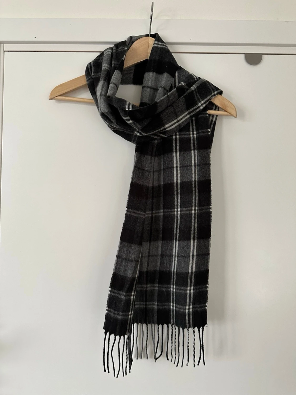 Grå svart rutig halsduk från DAKO - 2