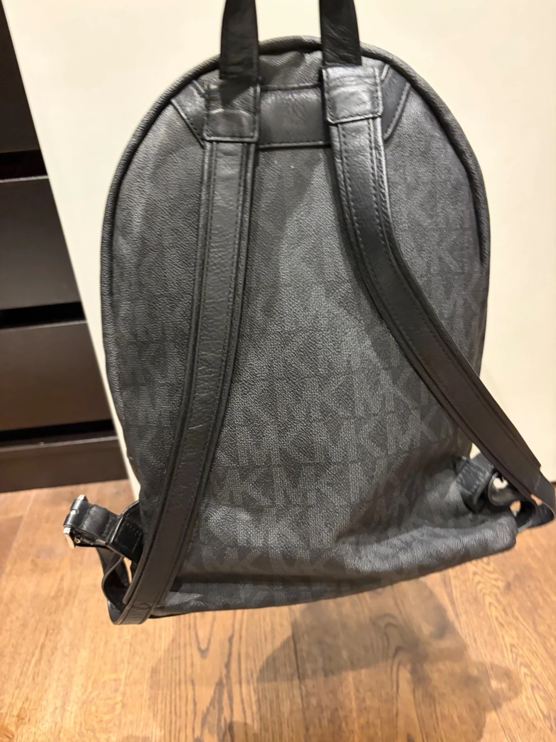 Svart ryggsäck från Michael Kors - 1