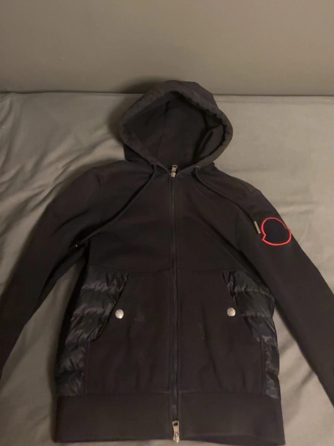 Svart Moncler kofta i bra skick