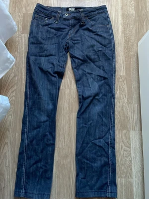 Snygga vintage jeans  - Säljer dessa snygga lågmidjad vintage jeansen storlek 28/34💕💕 Skriv gärna om du funderar över något☺️