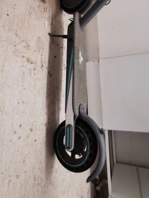 Ook Tek v8 scooter - Hej säljer meik scooter jag fick i julklapp, ganska ny scooter inga konstigheter eller problem med den. Hastighet 27km. Laddare ingår såklart också. Finns att hämta i Lund.