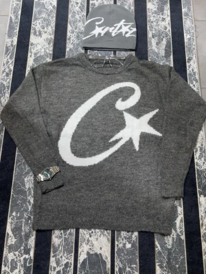 CORTIEZ & MÖSSA - Grå stickad Cortiez tröja med mössa, helt ny och i size S, finns också i svart kolla min bio.😝