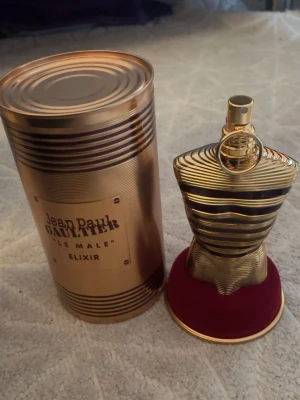 Jean Paul Gaultier Le Male Elixir 200ml - Köptes på deloox. Ungefär 180-170 ml kvar. Såklart äkta, finns kvitto. Skriv gärna!