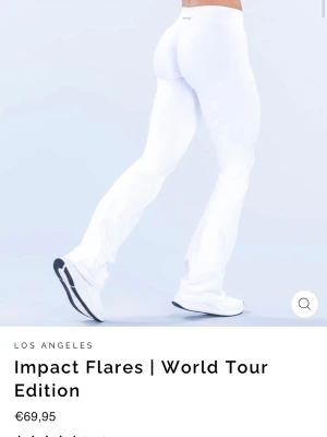 Vita flares leggings från D.Fyne - Snygga vita flares leggings från D.Fyne, World Tour Edition. Helt slut sålda i i strl jag beställt hem. Min beställnings har ej kommit ännu men jag beställt två par vita ett par i XS tall och ett par i S tall för att jag är osäker på strl och passformen. Instresse kolls annons annars gör jag bara retur på de som ej passar 😇