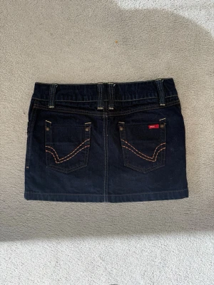 Lågmidjad jeanskjol - Mörkblå låmgidjad jeanskjol från only❤️‍🔥 midjemått ca 38cm och total längd ca 30cm