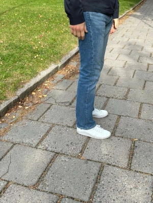 Blå raka jeans i klassisk modell - Hope storlek 28 , 183cm lång 