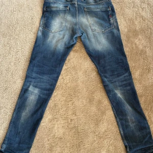 REPLAY Jeans  - Säljer dessa feta brallor för bra pris. Riktigt snygg tvätt o ganska sällsynta. Kom skriv för frågor, pris kan diskuteras vid snabb affär. Storlek 28/32