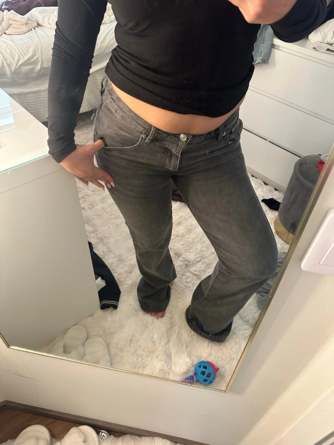 Gråa raka jeans med låg midja - 1