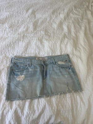 Ljusblå jeanskjol från True Religion - Säljer en superfin jeanskjol från hollister den är i storlek 9💗