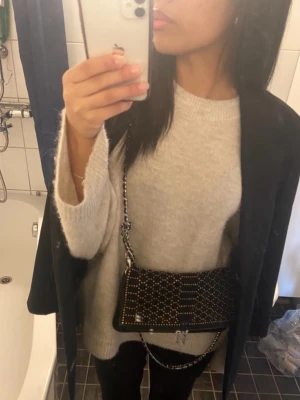Beige oversized stickad tröja - Mysig beige stickad tröja med oversized passform från gina tricot🙌🏽