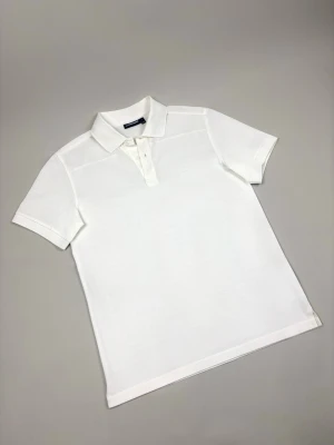 J.Lindeberg Troy Pique Polo Shirt - Golfpiké - J.Lindeberg Troy Pique Polo Shirt | Modell: Troy Pique Polo Shirt - Golfpiké | Skick: Nästintill ny / Nyskick | Färg: Vit | Nypris: 900 kr | Storlek: S | Hör av dig vid minsta fundering eller fråga 📦