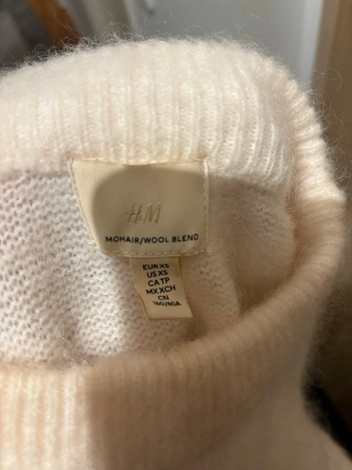 Vit stickad tröja i mohair och wool blend från H&M - 1