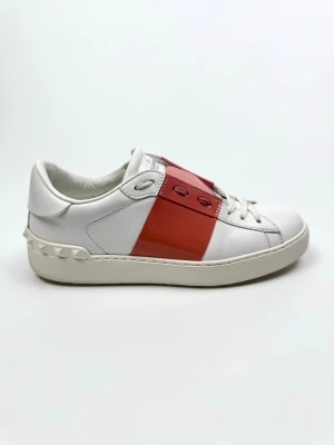 Valentino Open Sneakers - Valentino Garavani Open sneakers. Storlek 37,5. Skick 9/10. Nypris ca 7700kr. 100% autentiska.