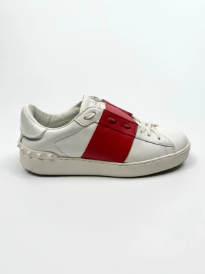 Valentino Open Sneakers - Valentino Garavani Open sneakers. Storlek 36. Skick 8/10. Nypris ca 7700kr. 100% autentiska.