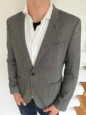 Lindbergh - Lindbergh kavaj herr| pris:499kr| storlek:L| skick: 9,8/10| hör av dig vid minsta lilla fundering eller fråga|