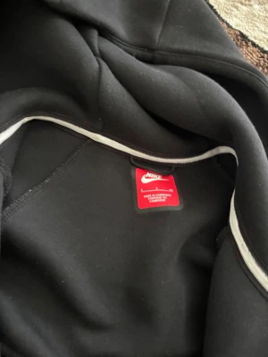 Svart Nike Tech Fleece tracksuit  - Säljer en svart Nike tech tracksuit, pris kan diskuteras och sänkas vid en snabbare affär 
