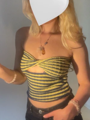 Randig gul och blå bandeau topp - Blå & gul Bandeau topp med twistad front i ribbad