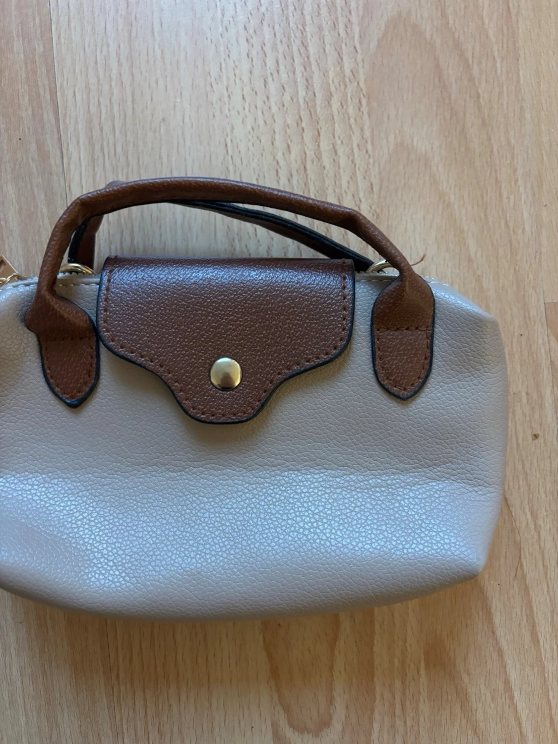 Beige och brun necessär med guldknapp - 1
