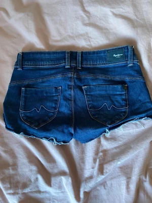 Pepejeans-shorts - Säljer dessa coola jeansshorts ifrån pepe. Lågmidjade, mycket bra skick! Meddela gärna om du har några frågor💕