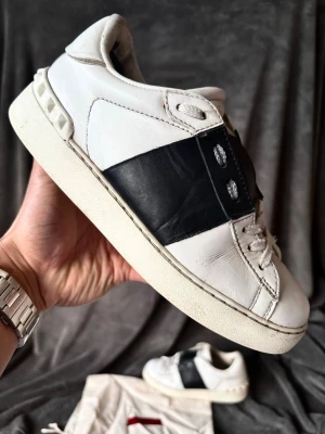 Valentino open skor - Valentino open skor | orginalstorlek 35,5 men sitter oftast mot 36, fråga om innermått vid osäkerhet 