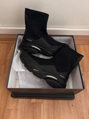  Steve Madden Skor - I väldigt bra skick, inget som syns när dom väl är på.   Endast använda under 1 månad.  Köpta för 1795kr