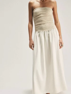 Beige axelbandslös långklänning - Helt ny med prislapp kvar. 