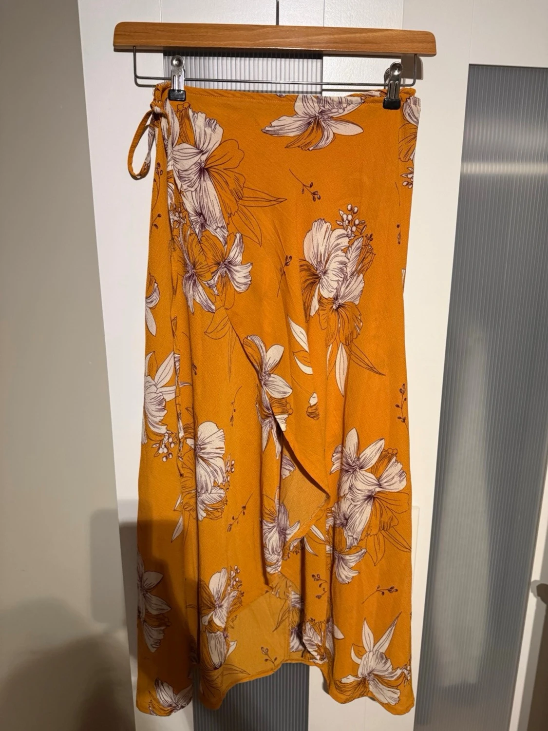 Blommig omlottkjol i orange - 1