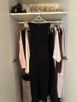 maxi klänning  - maxi klänning från gina i storlek xxs har bara använt 1 gång 