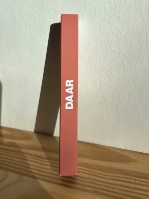 DAAR Cosmetics lip liner cool pink - Läppens från DAAR i färgen cool pink. Nypris 149kr💕