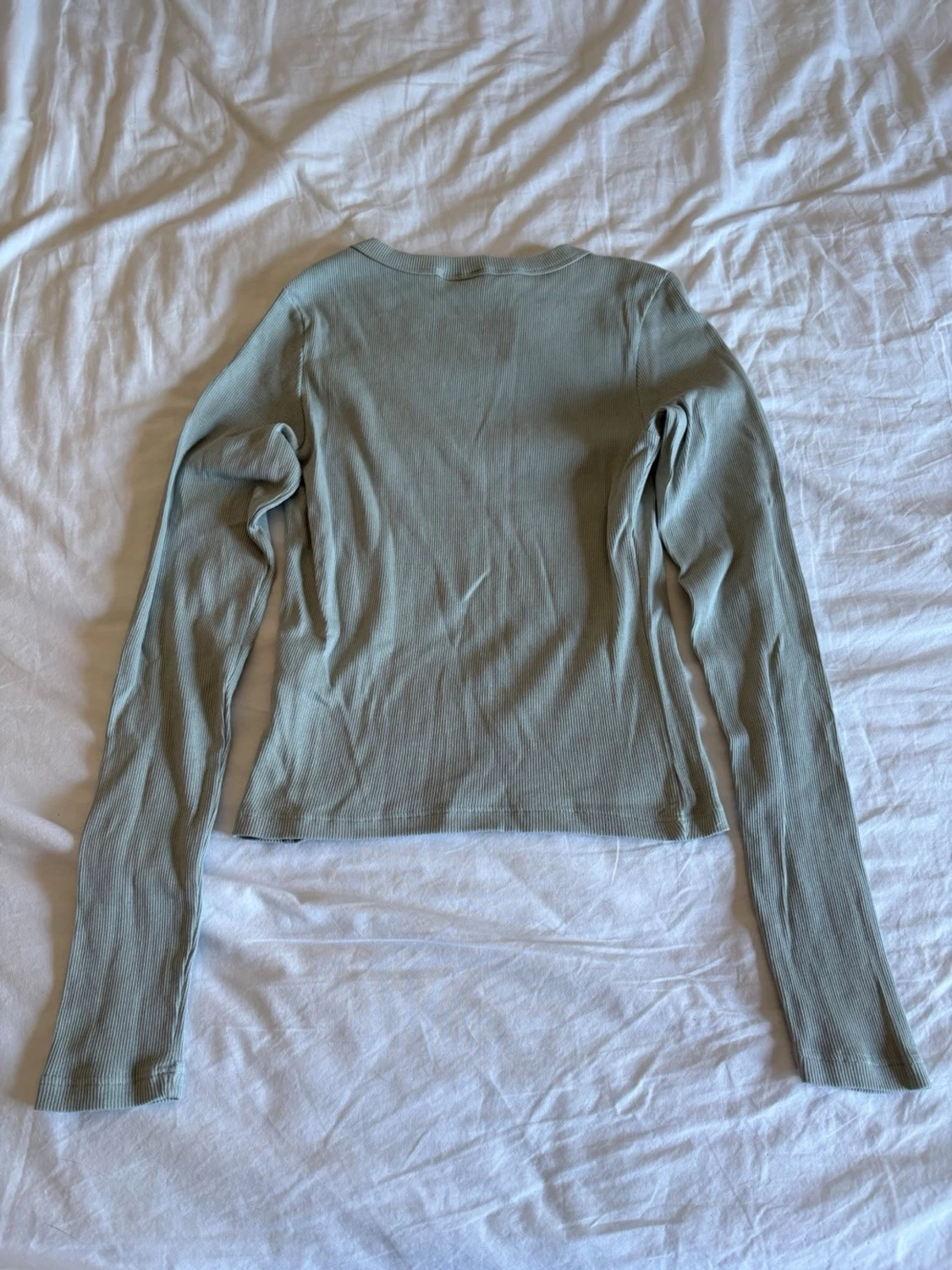 Ljusgrön ribbad långärmad topp  - 1