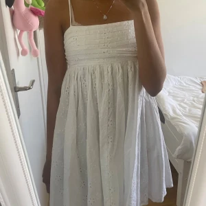 Vit Somrig Klänning  - Jättefin klänning 💓