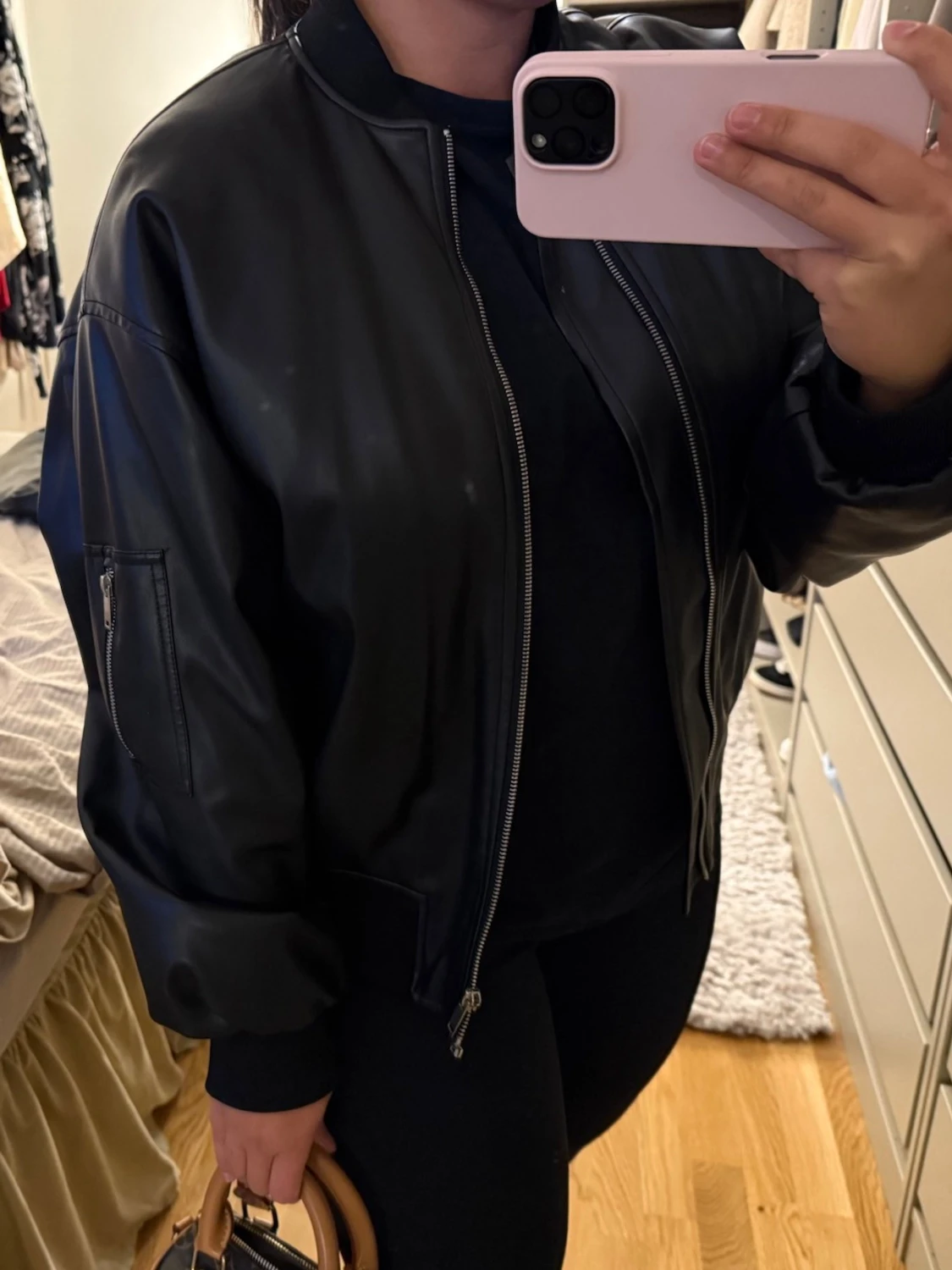 Svart oversized skinnjacka