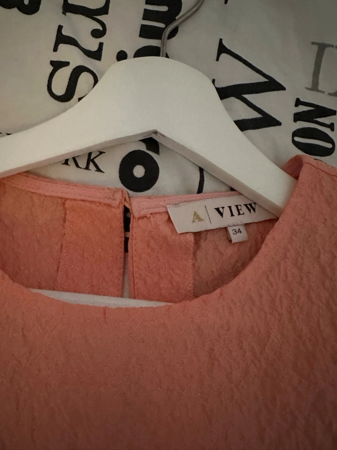 Rosa kort klänning från A View - 1