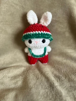 Virkad vattenmelon kanin  - Kaninen är ca 18 cm hög ❤️ obs den har Säkerhetsögon som inte rekommenderas för barn under tre år! 