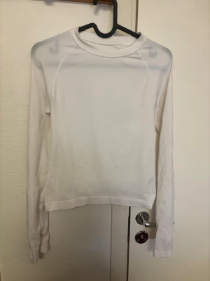 Vit långärmad tränings tröja - Vit träningströja 
