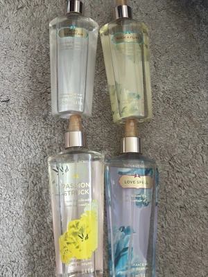 Victoria secret parfymer - 4 stycken ”gamla” vs parfymer. 75kr för alla eller 25kr styck. Mycket kvar i alla!