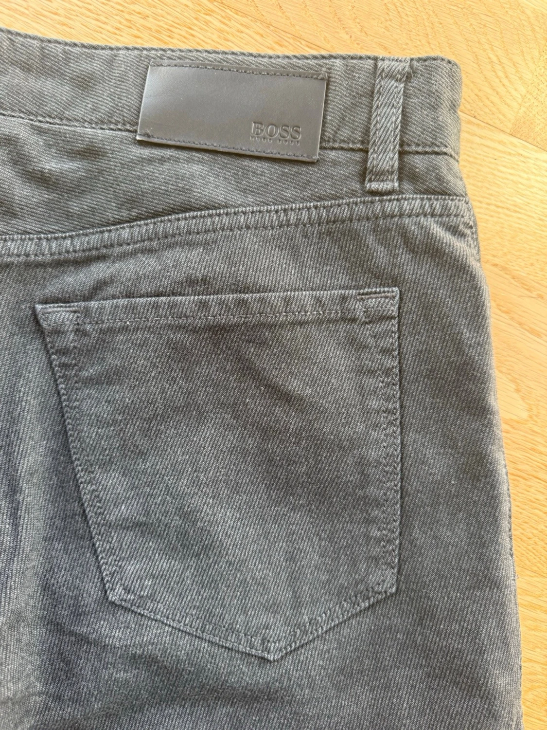 Stretchig byxa/jeans i grått från BOSS  - 4