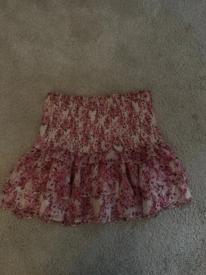 Kjol från Ginatricot - Jätte fin och somrig kjol!❤️