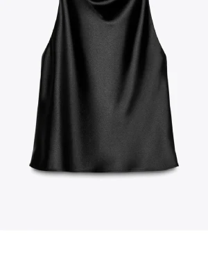 Zara halterneck top - Storlek xs i mycket bra skick men är uppsydd lite i halsen. 
