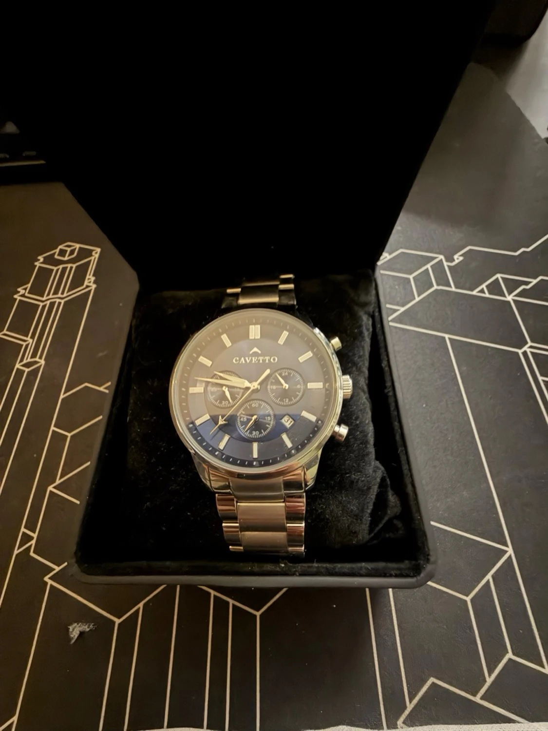 Silverfärgad klocka från Cavetto