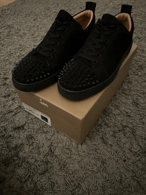Christian Louboutins - Använda ett fåtal gånger, pris kan diskuteras vid snabb affär.( ända defekten är att det är lite svart på ena sulan, annars i topp skick).