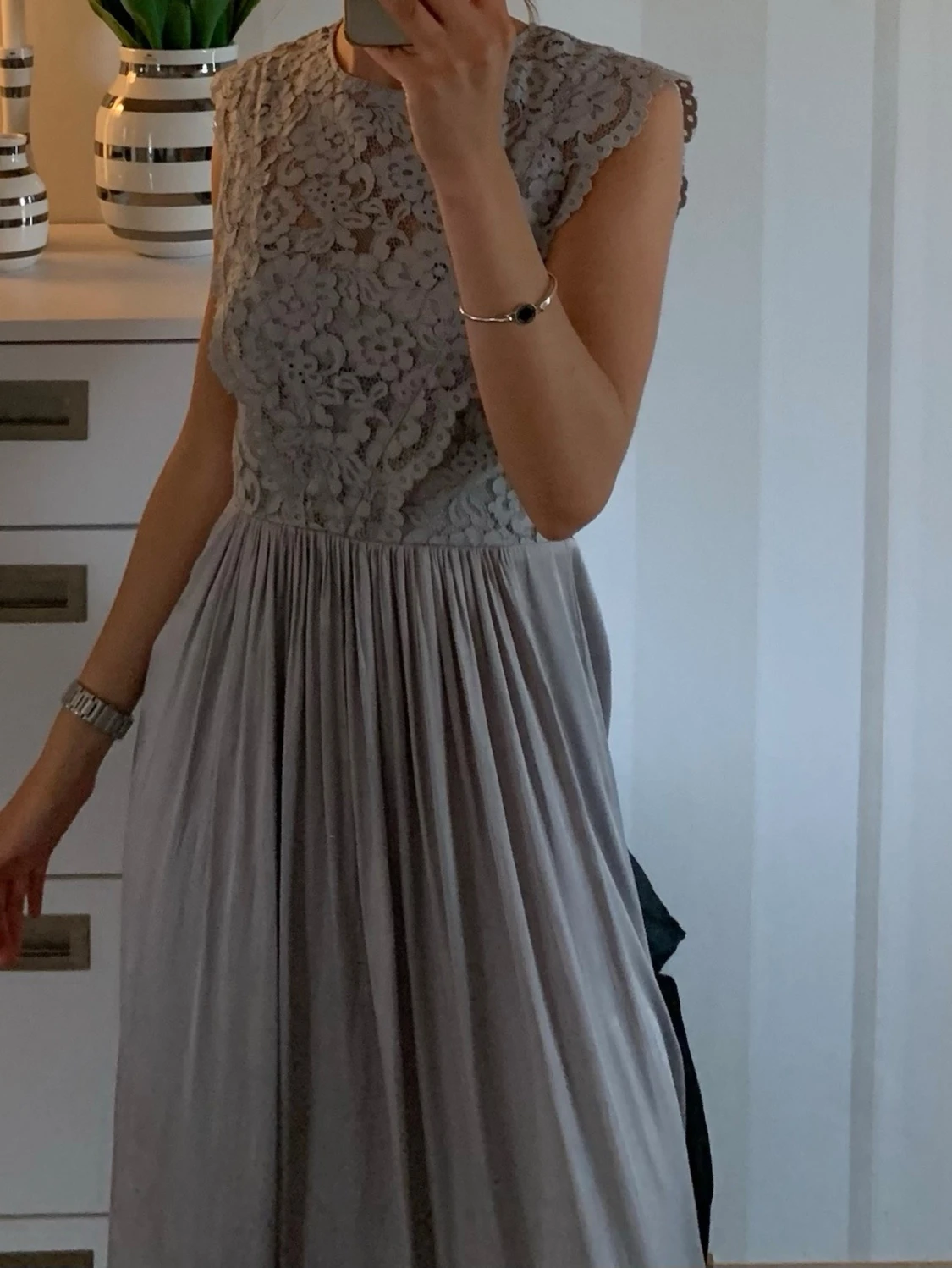 Ljusgrå långklänning med spets - 3