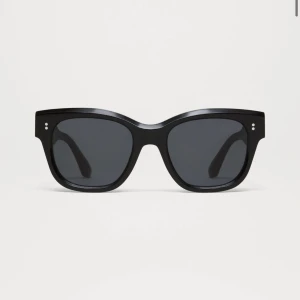 Chimi 07 svarta solglasögon  - Superfina solglasögon från Chimi i modellen 07! De är sparsamt använda och i gott skick men utan originalförpackning! 