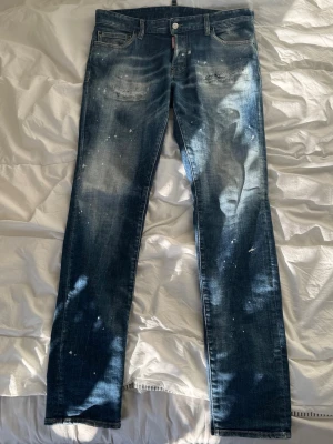 Dsquared2 Jeans Slim - Säljer ett par ÄKTA Dsquared2 jeans, köpta från farfetch, storlek 48