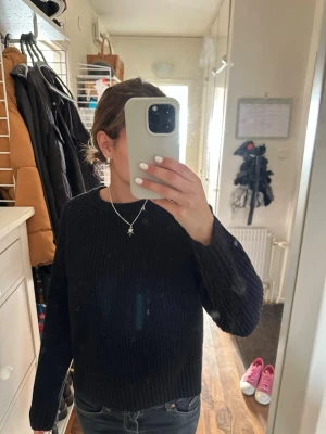 Svart ribbstickad tröja - Svart stickad basic tröja😇