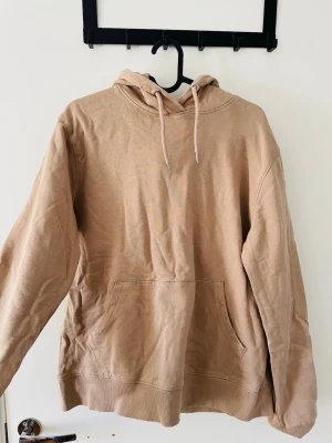 Hoodie - Beige godis säljes.