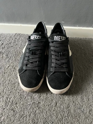 Diesel skor - Diesel skor - Storlek: 42 - Fint skick, sparsamt använda - Nypris: 1800kr - Mitt pris: 499kr - hör av dig vid funderingar 💫
