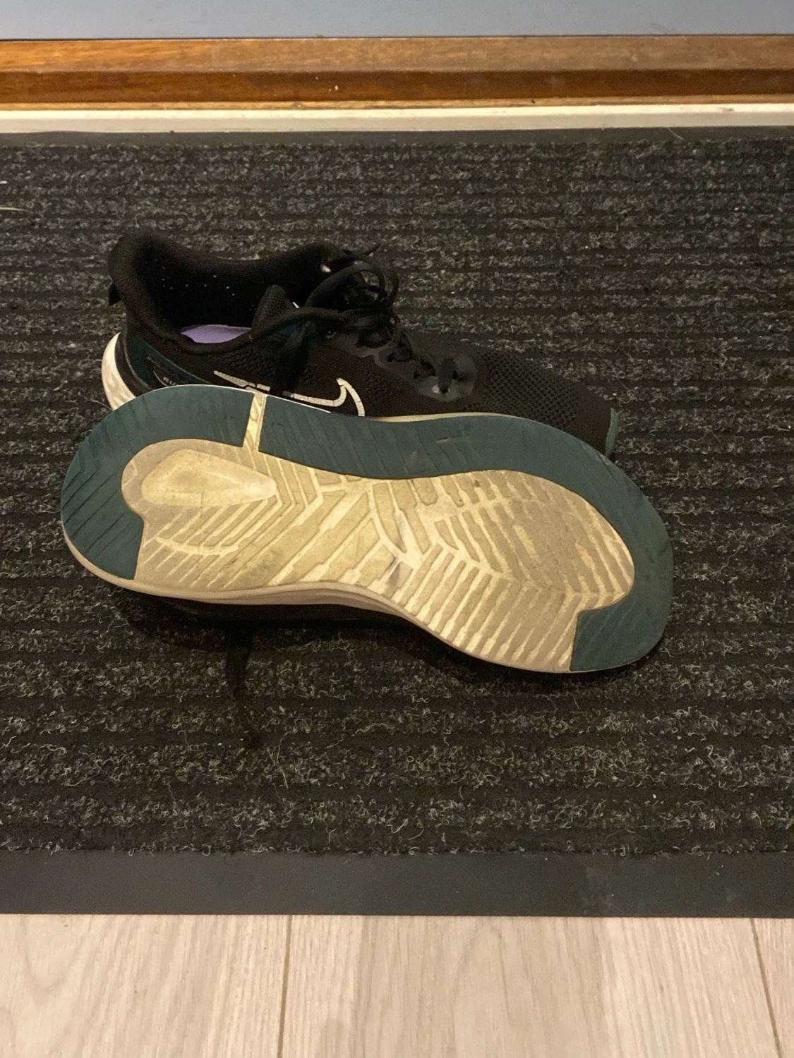 Nike svartvita sneakers - 2