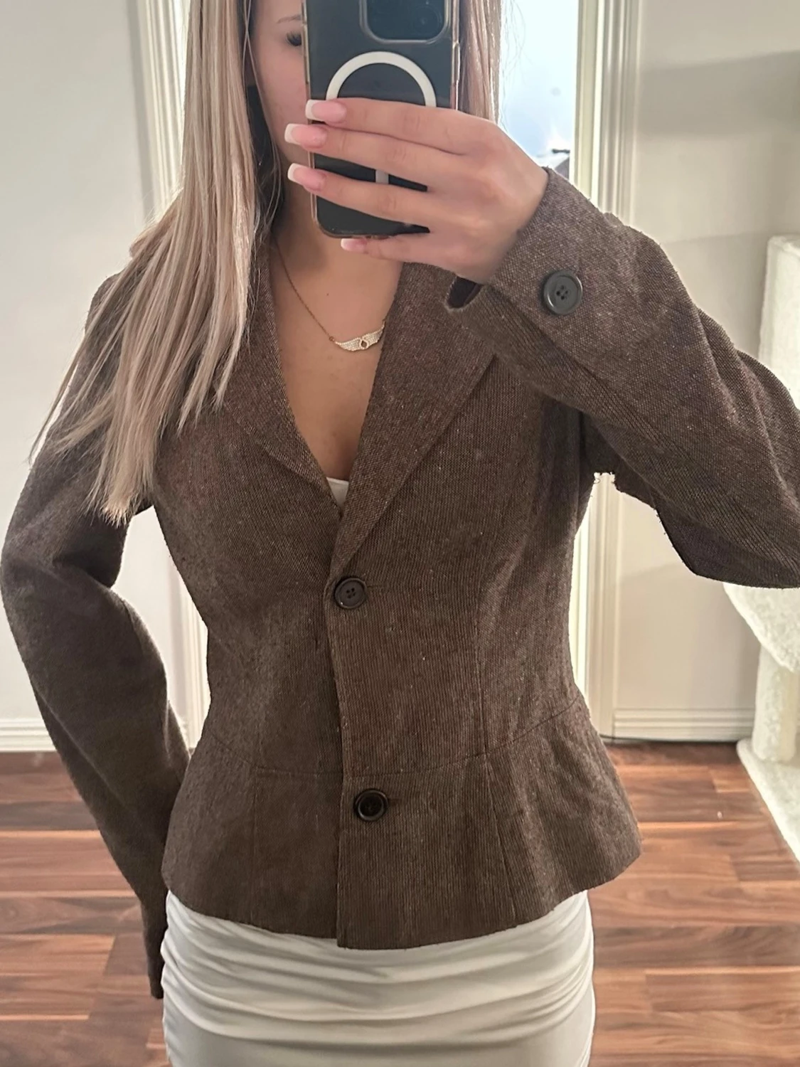 Brun kappa med rosett - 1